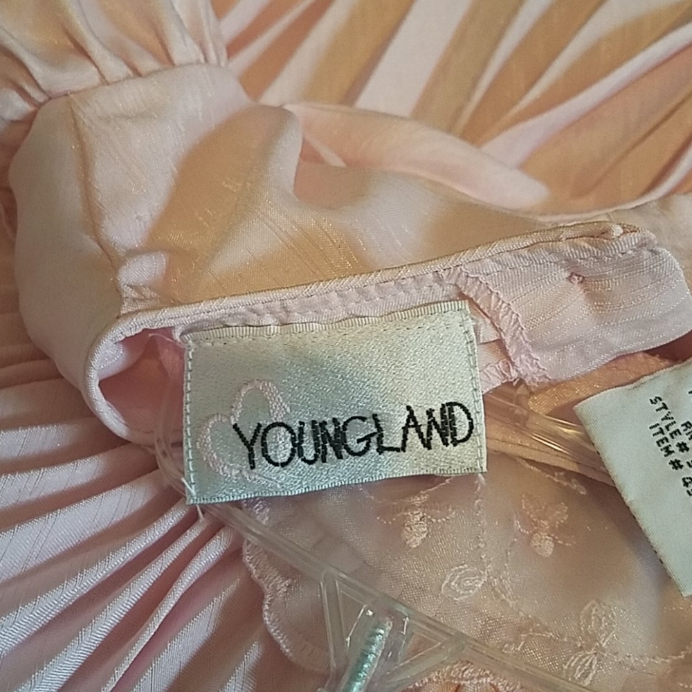 Girl's Beautiful Pink Dress - Picture 2 of 8